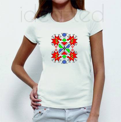 Дамска тениска с народен мотив