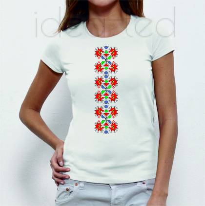 Дамска тениска с народен мотив