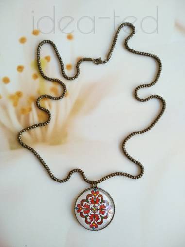 Колие с медальон