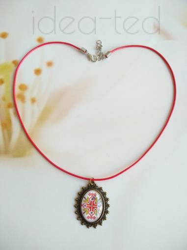 Колие с медальон