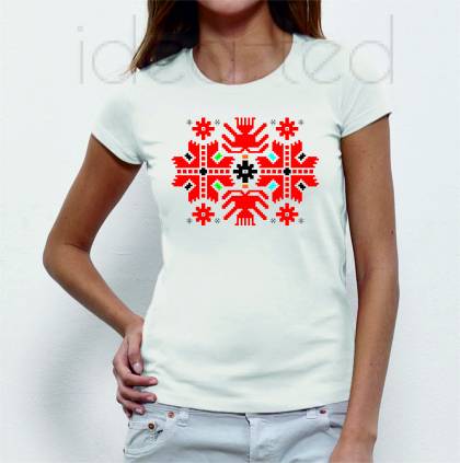 Дамска тениска с народен мотив