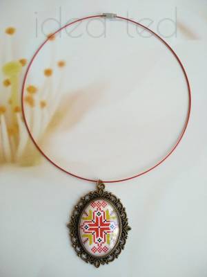 Колие с медальон